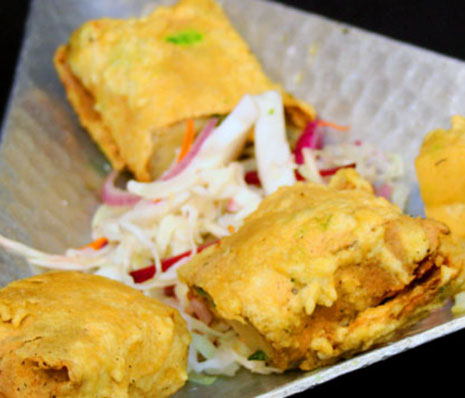 Chatpata Vada in Papad Tokdi